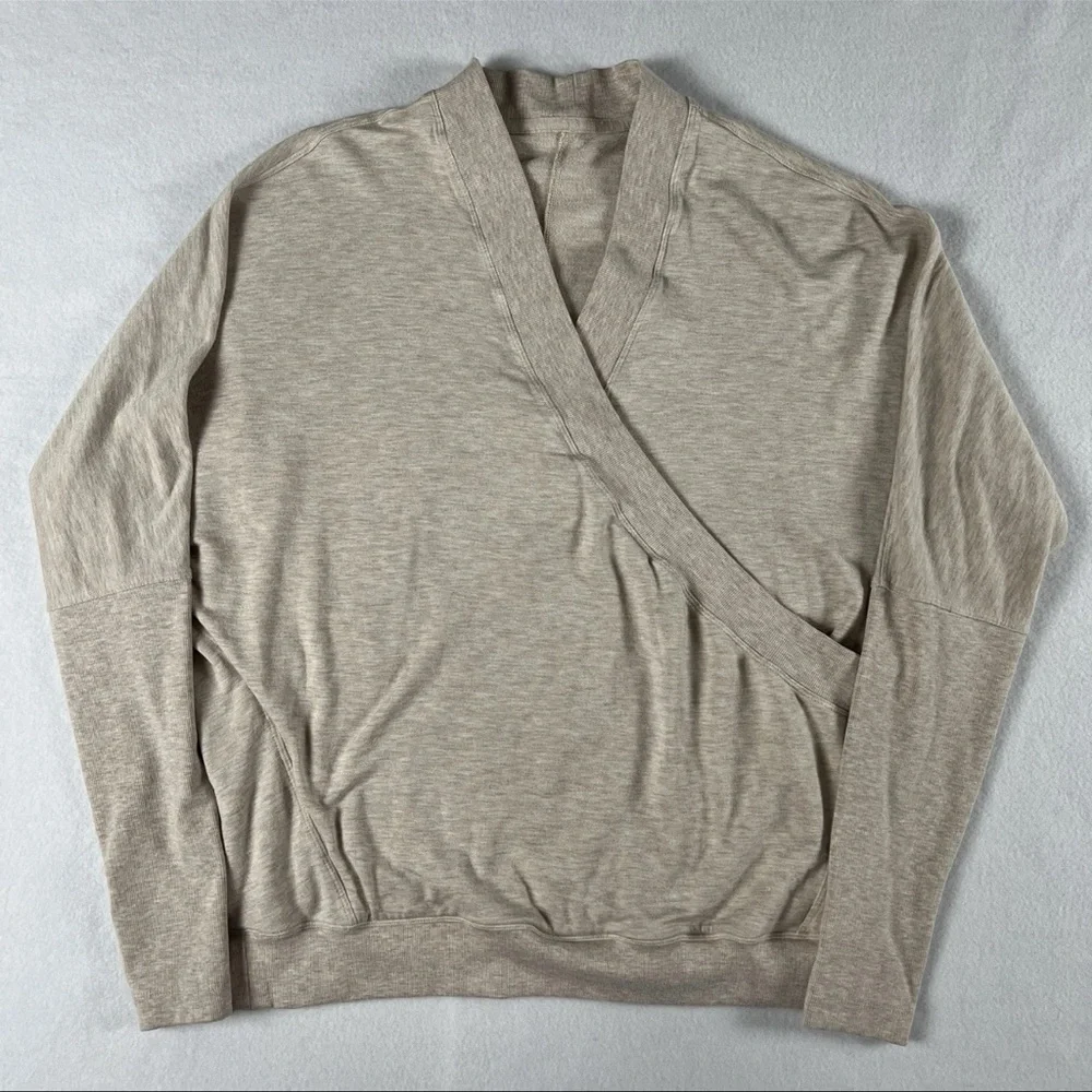Lululemon Women's Seek Stillness Pullover Hidden Pocket‎ Heathered Cashew XS